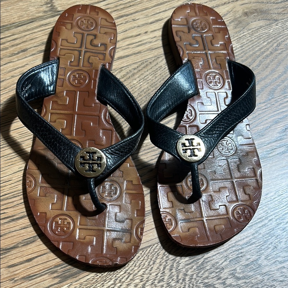 Tory Burch Black and gold thong sandal size 6